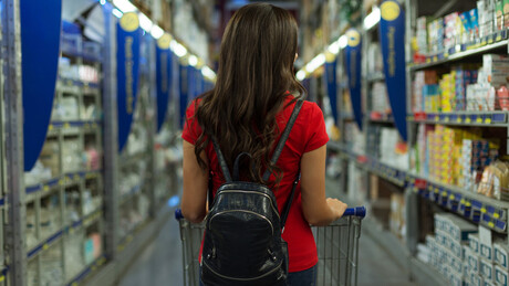 Између халапљивих трговаца и потрошача: Да ли су марже пале и како је могуће да цене још "одолевају"