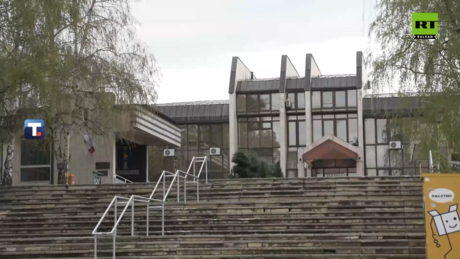 Група студената покушала да спречи запослене да уђу у зграду Ректората у Крагујевцу (ВИДЕО)