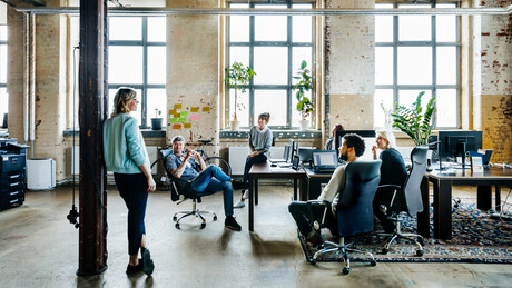 Koji poslovi su u Srbiji najviše, a koji najmanje plaćeni: Pet meseci rade za platu programera