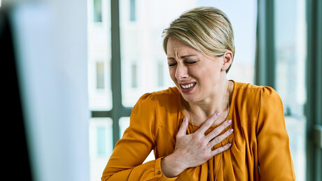 Половина срчаних удара код млађих жена није узрокована зачепљеним артеријама као што се мислило