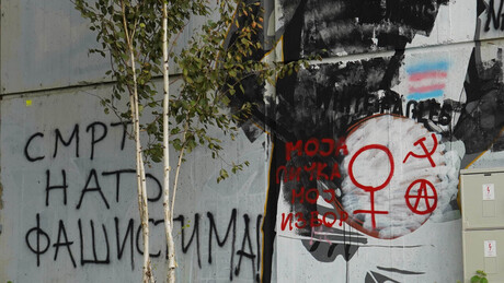 Оскрнављен спомен-мурал Чарлију Кирку у Београду (ФОТО)