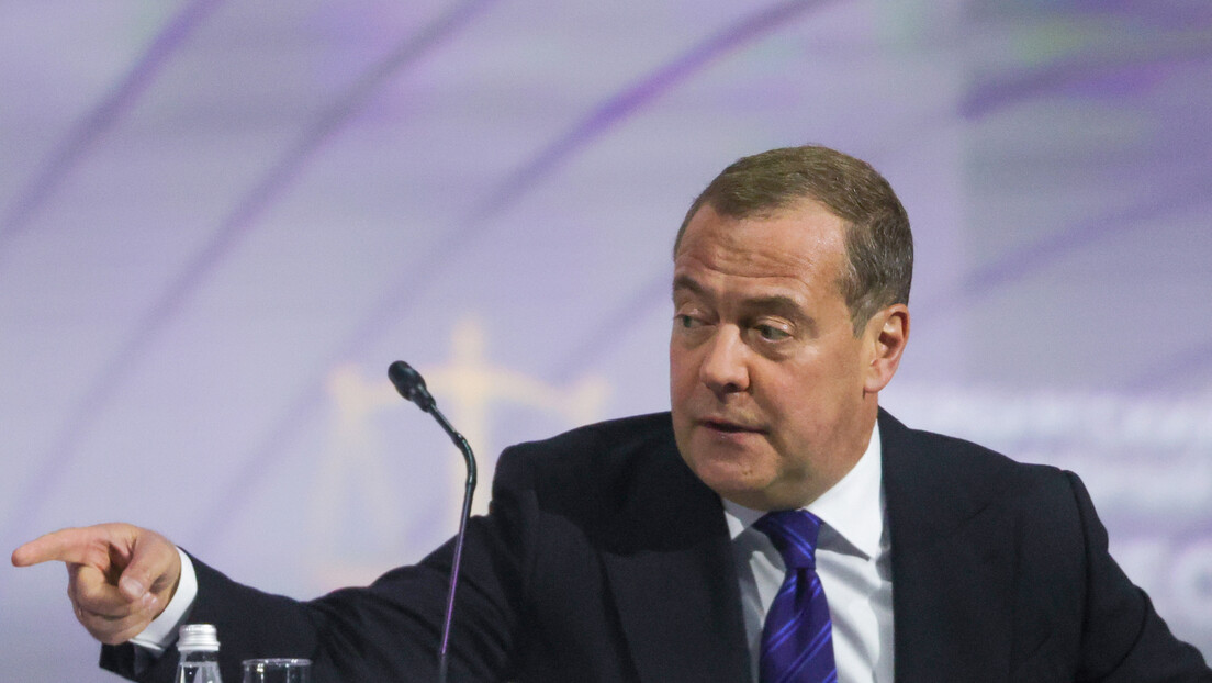 Медведев Трампу: Опет Холивуд, трилер и лоша глума