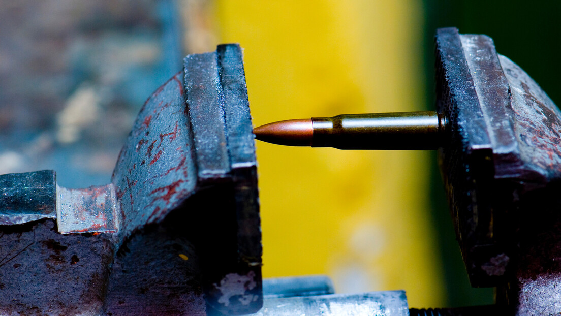 Ко о чему, Брисел о руским парама: ЕУ би замрзнутим средствима да подстакне продају европског оружја