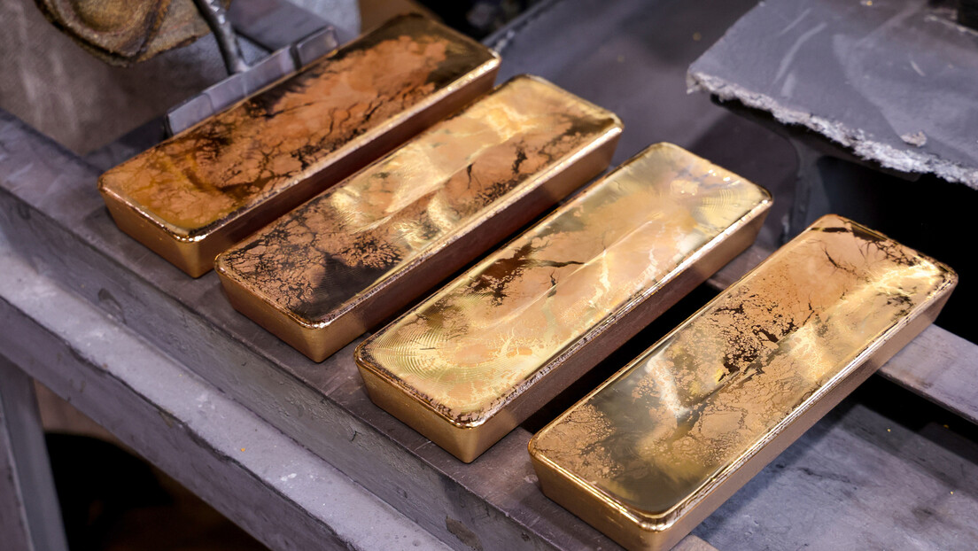 Cena zlata prešišala sve prognoze: U sprintu ka 4.000 dolara