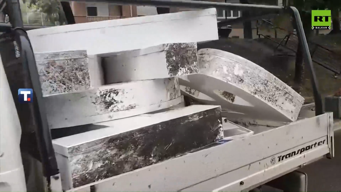 Udar na srpske simbole na KiM: Zamenjen znak "Volim Kosovsku Mitrovicu" (VIDEO)