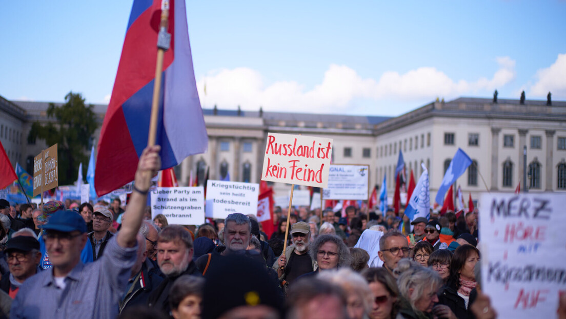 "Русија није непријатељ": Протести у Берлину на Дан уједињења (ФОТО)