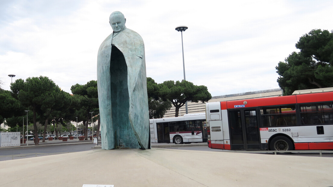 У Риму оскрнављен споменик папи Јовану Павлу Другом