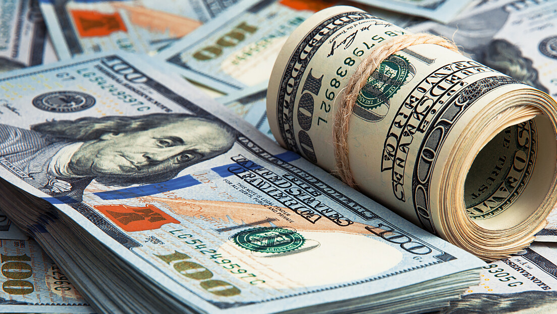 Дедоларизација узима замах: Све мање америчке валуте у резервама централних банака