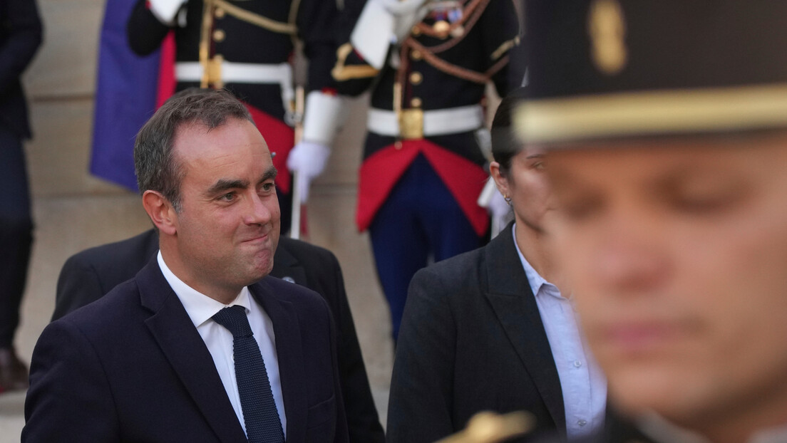 Brže pala nego što je sastavljena: Premijer Francuske podneo ostavku, pad i na berzi