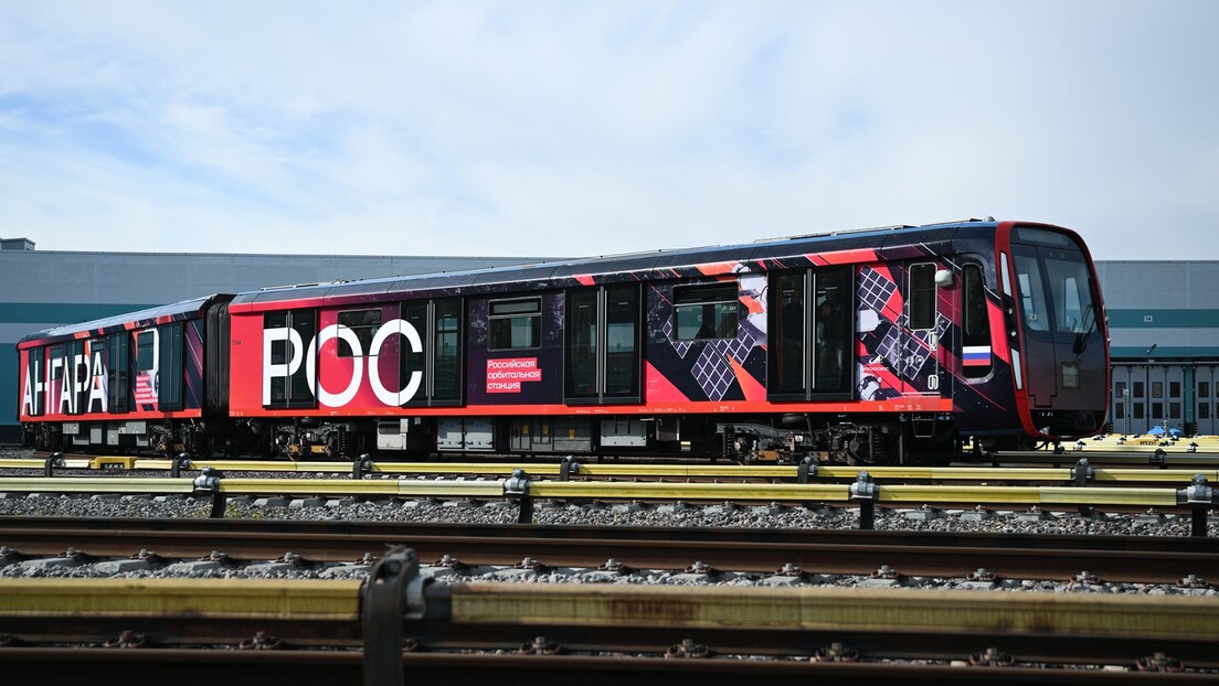 Putnike u moskovskom metrou prevoziće "kosmički" voz - najveći pokretni muzej u prestonici (FOTO)