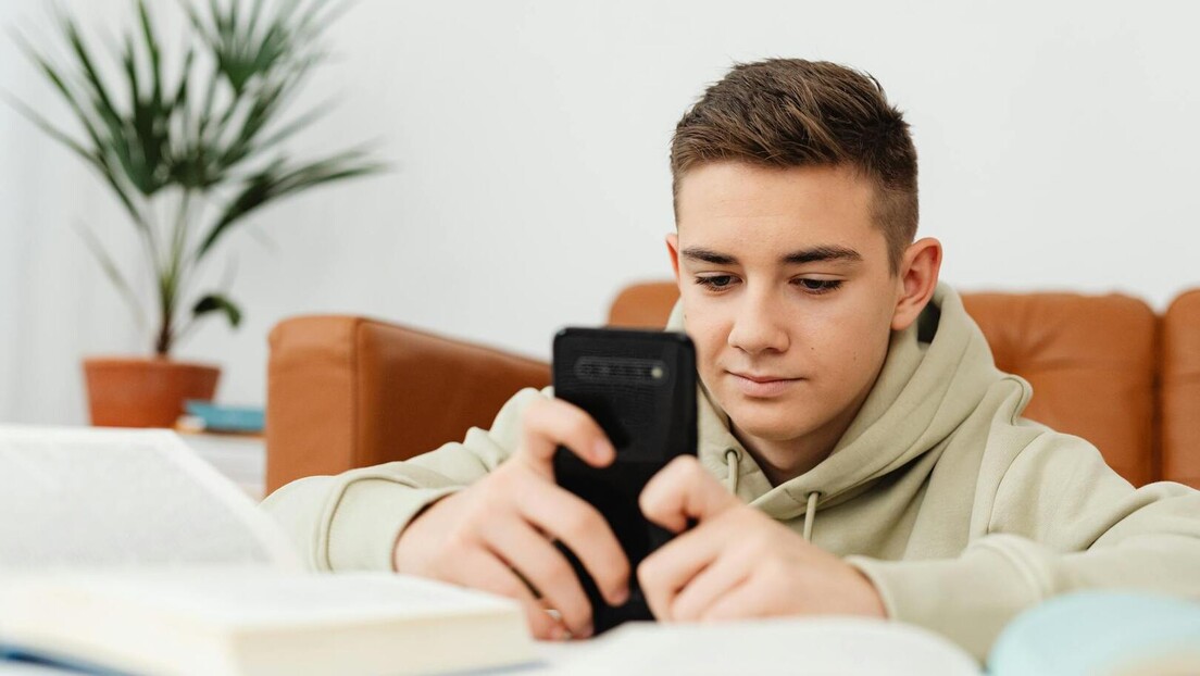 Šta tinejdžeri zapravo gledaju na društvenim mrežama, otkriva novo istraživanje