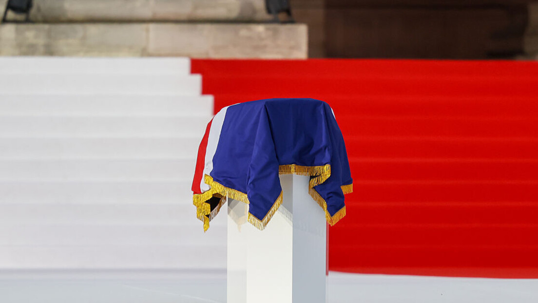 Пета република пред распадом: Шта није у реду са француском политиком