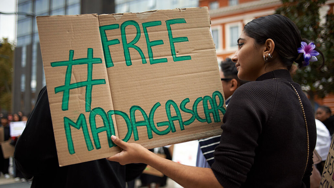 "Ген З" протести на Мадагаскару: Председник побегао из земље, војска се придружила демонстрантима