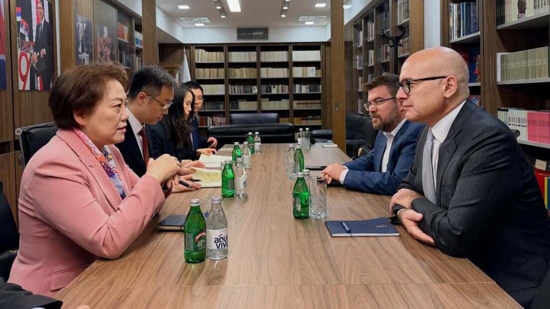 Вучевић са Чен Бо: Поносни на челично пријатељство  Србије и Кине