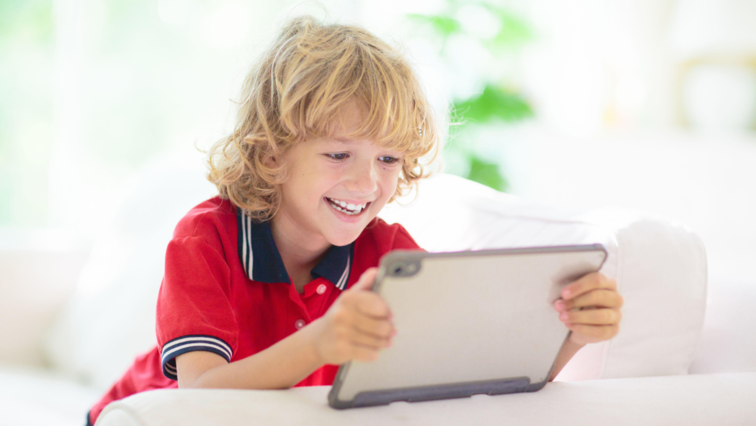 Нису само геџети: Руски офталмолог објаснио шта заправо оштећује дечији вид