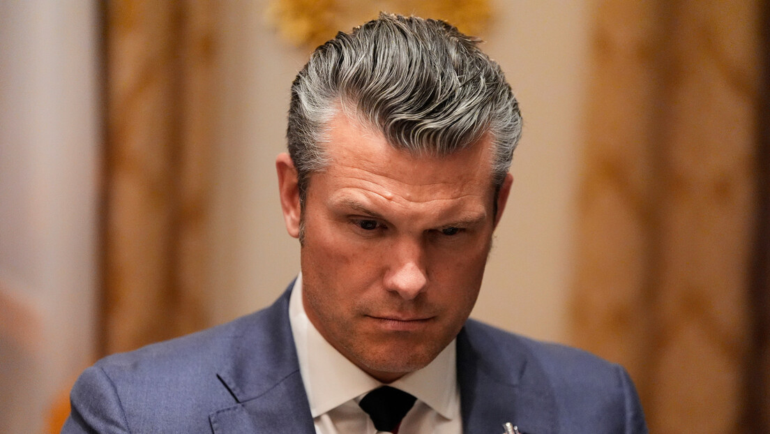 Случајност или провокација: Хегсет на састанку са Зеленским носио кравату у бојама руске заставе