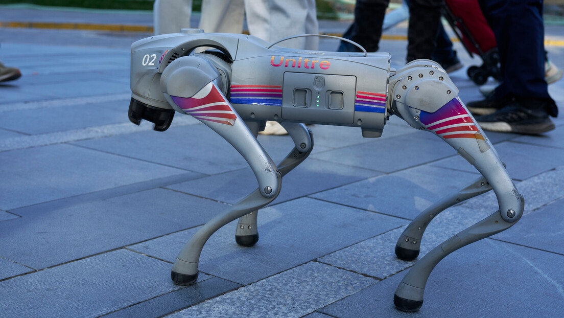 Безбедност на највишем нивоу: Кинеским улицама патролирају роботски пси (ФОТО)