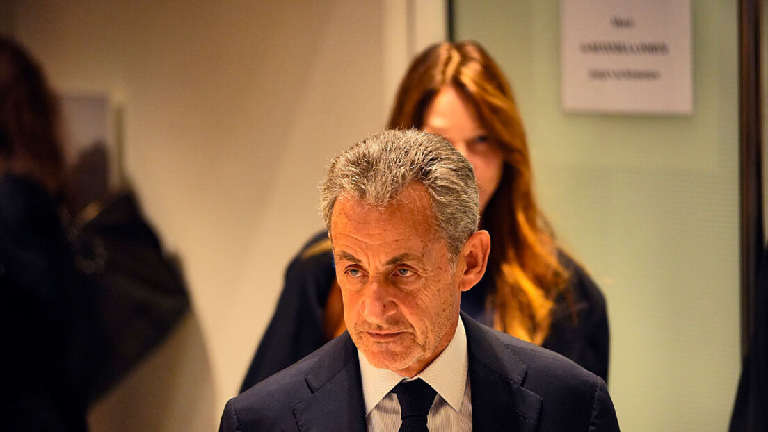 Бивши председник "на службеном путу": Објављено где ће робијати Саркози