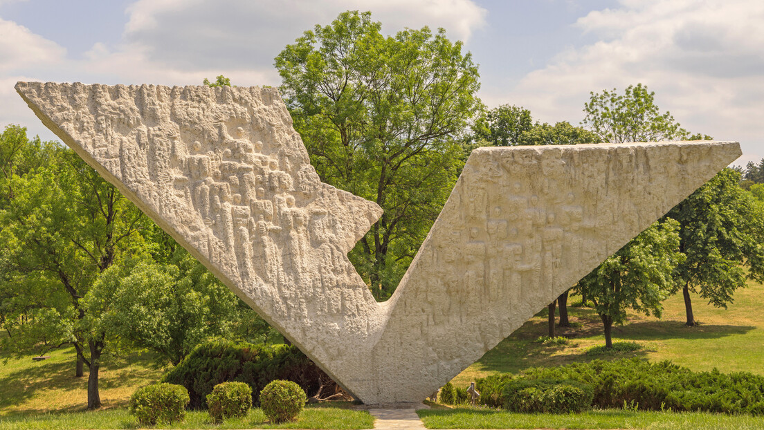 Дан сећања на српске жртве у Другом светском рату: "Велики школски час" и парастоси широм земље