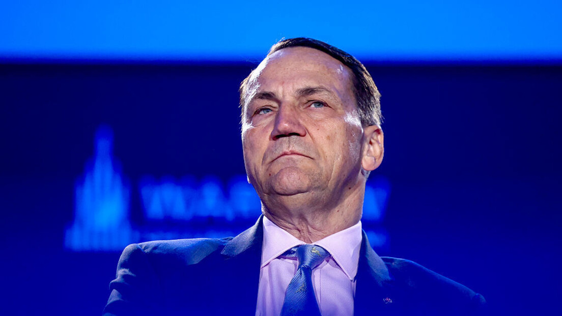 Sikorski: Ne garantujem da nećemo uhapsiti Putina ako bude preletao naše nebo