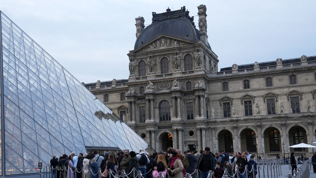 Pomak u istrazi filmske pljačke u Luvru: Policija pronašla DNK tragove koje su ostavili lopovi
