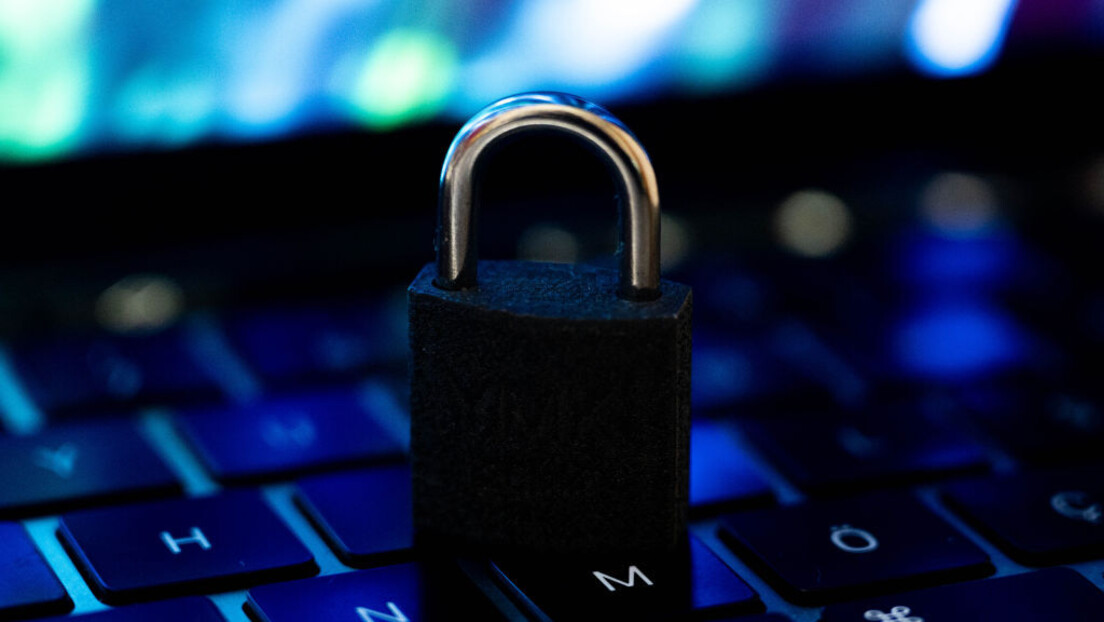 РТ Балкан истражује: Српски интернет у рукама Британаца?