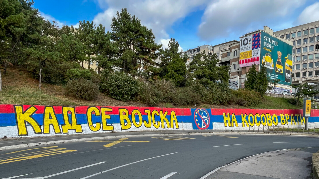 Вучић: Не чуди ме што је прекречен мурал "Кад се војска на Косово врати", има оних којима смета КиМ