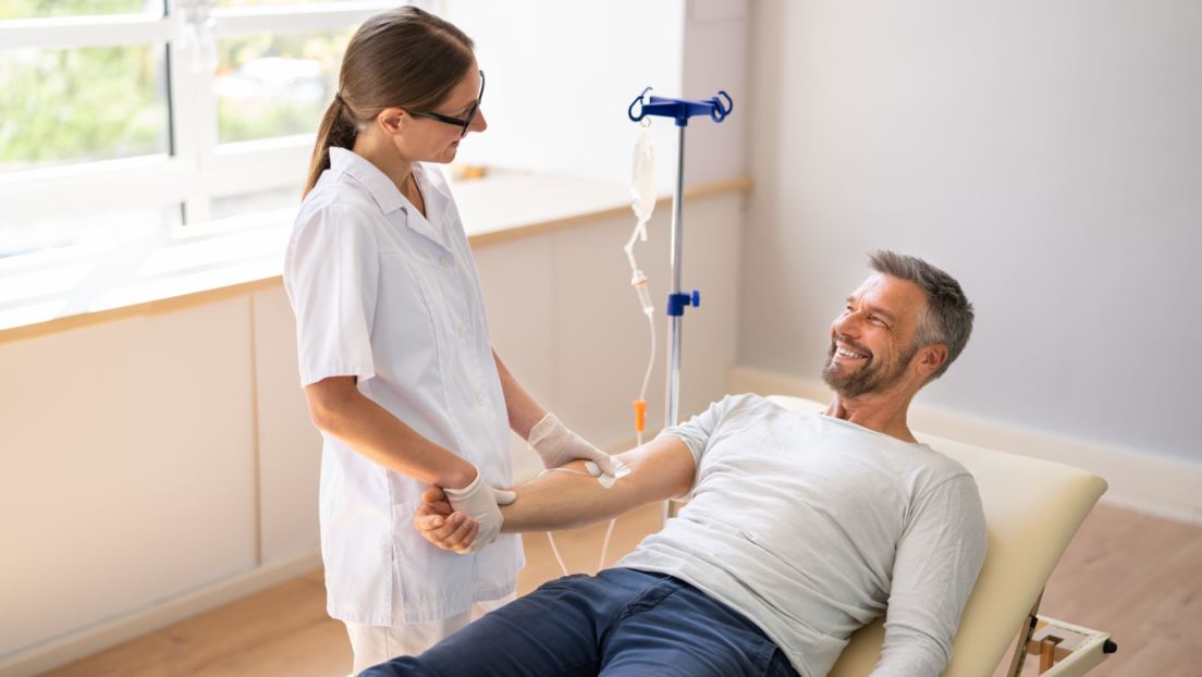 Витаминске инфузије: Савезник у борби са вирусима или маркетиншки трик - открива руски лекар