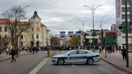 Održane komemorativne šetnje u više gradova: Obeleženo 11 meseci od pada nadstrešnice u Novom Sadu