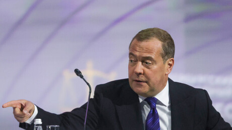 Медведев после оставке Лекорнија: Француска нема председника, има кијевског адвоката