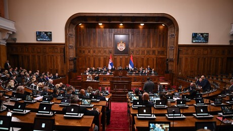 Посланици и ван и по дневном реду: Кога треба забранити, шта ће бити на изборима, тема и Генералштаб