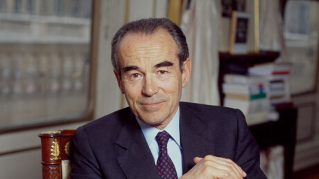 Francuz koji je ušao u istoriju Jugoslavije: Oskrnavljen Badinterov grob