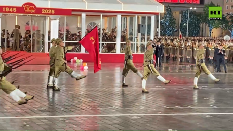 Medvedev na vojnoj paradi u Pjongjangu: Prodefilovala i jedinica koja je učestvovala u SVO (VIDEO)