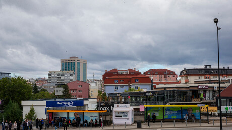 Počeli lokalni izbori na KiM: Kurti napada opoziciju sa 1.000 dronova i Erdoganom kao podrškom