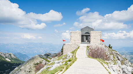 Rehabilitacija dinastije Petrović Njegoš: Bitka za dvorac jača od "principa" o nasilnoj aneksiji