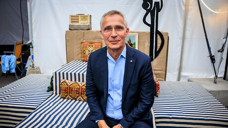 Европа понизних вазала: Успомене дрвеног лутка Јенса Столтенберга