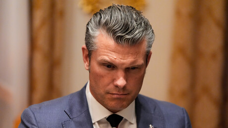 Случајност или провокација: Хегсет на састанку са Зеленским носио кравату у бојама руске заставе