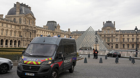 Prvi snimak pljačke u Luvru: Lopovi za sedam minuta ukrali vredan nakit (VIDEO)
