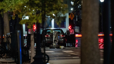 Incident ispred Bele kuće: Automobil se zakucao u kapiju Američke tajne službe u Vašingtonu (VIDEO)