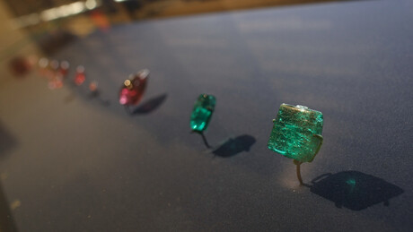 Ухапшени кријумчари на аеродрому у Москви: Покушали да унесу смарагде и рубине вредне 180.000 долара