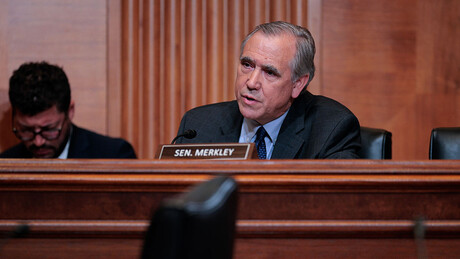 Američki senator Merkli ušao u 19. sat govora u Senatu protiv Trampove administracije