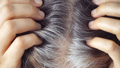 Појава седе косе може представљати посебан механизам тела да избегне рак, открива студија