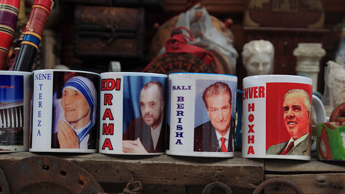 "Жив је Енвер Хоџа, умро није": Зашто Албанци беже и да ли Албанија постаје пуста земља