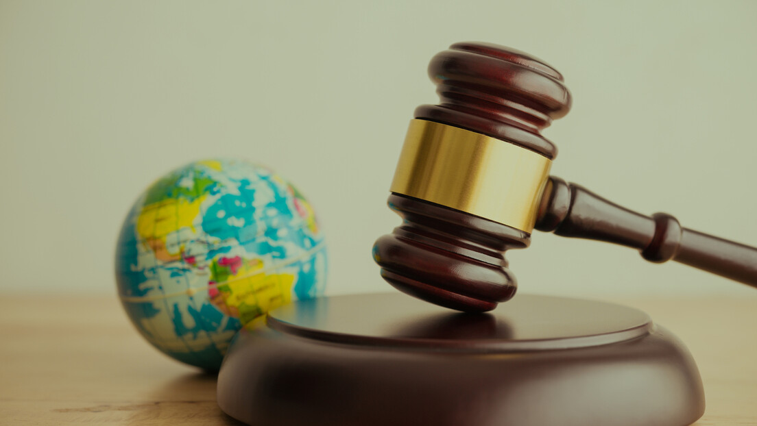 Нови свет и ми: Запад против међународног права – српско искуство