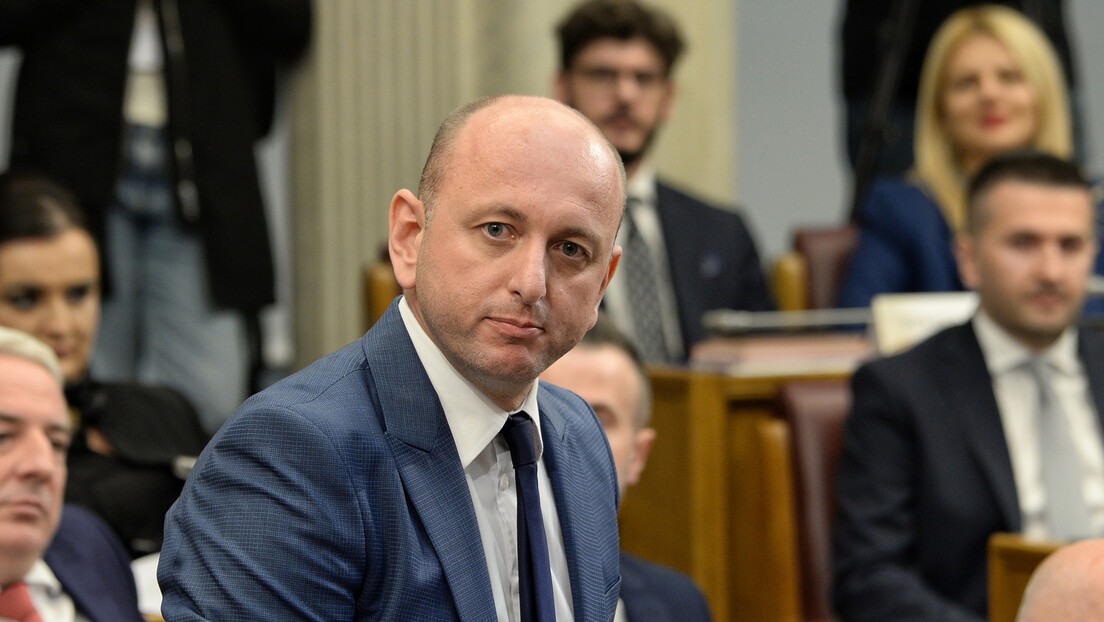 Кнежевић: Ако крену машине, стајемо пред њих, па нека газе