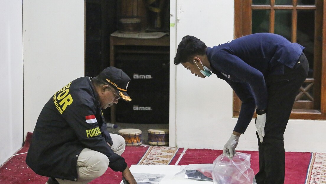 Bombaški napad u Džakarti: Učenik od 17 godina nosio oružje sa neonacističkim porukama