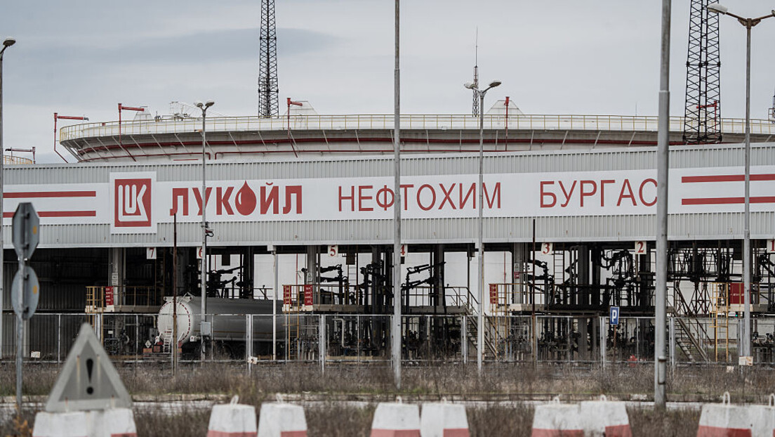 Бугарски парламент одобрио: Специјалном управнику ванредна овлашћења за продају "Лукоила"