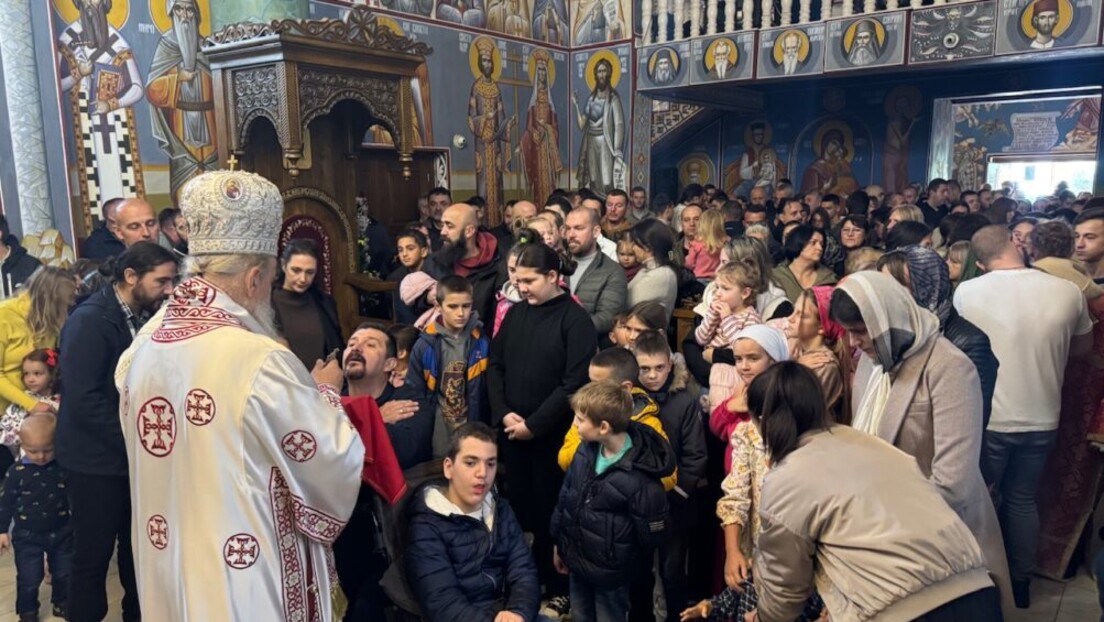 Митровдан у Косовској Митровици: Литургију поводом градске славе служио митрополит Теодосије
