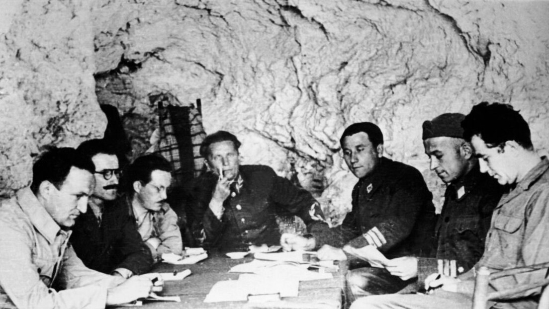 Тежак брак, још тежи развод: Може ли Србија да се ослободи наслеђа другог заседања АВНОЈ-а (ВИДЕО)