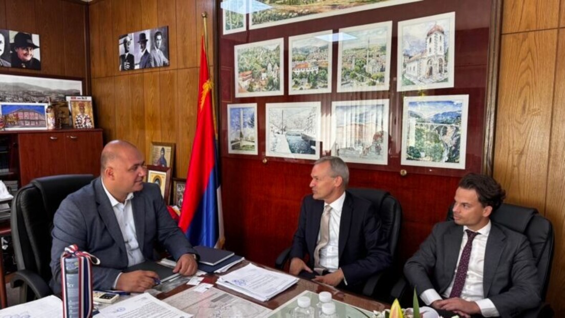 Медији приметили "чича Дражу" у кабинету првог човека Пљеваља, он поручио: То ми је ђед